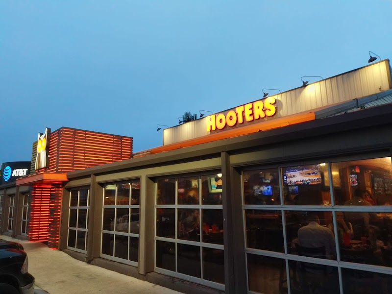 Hooters