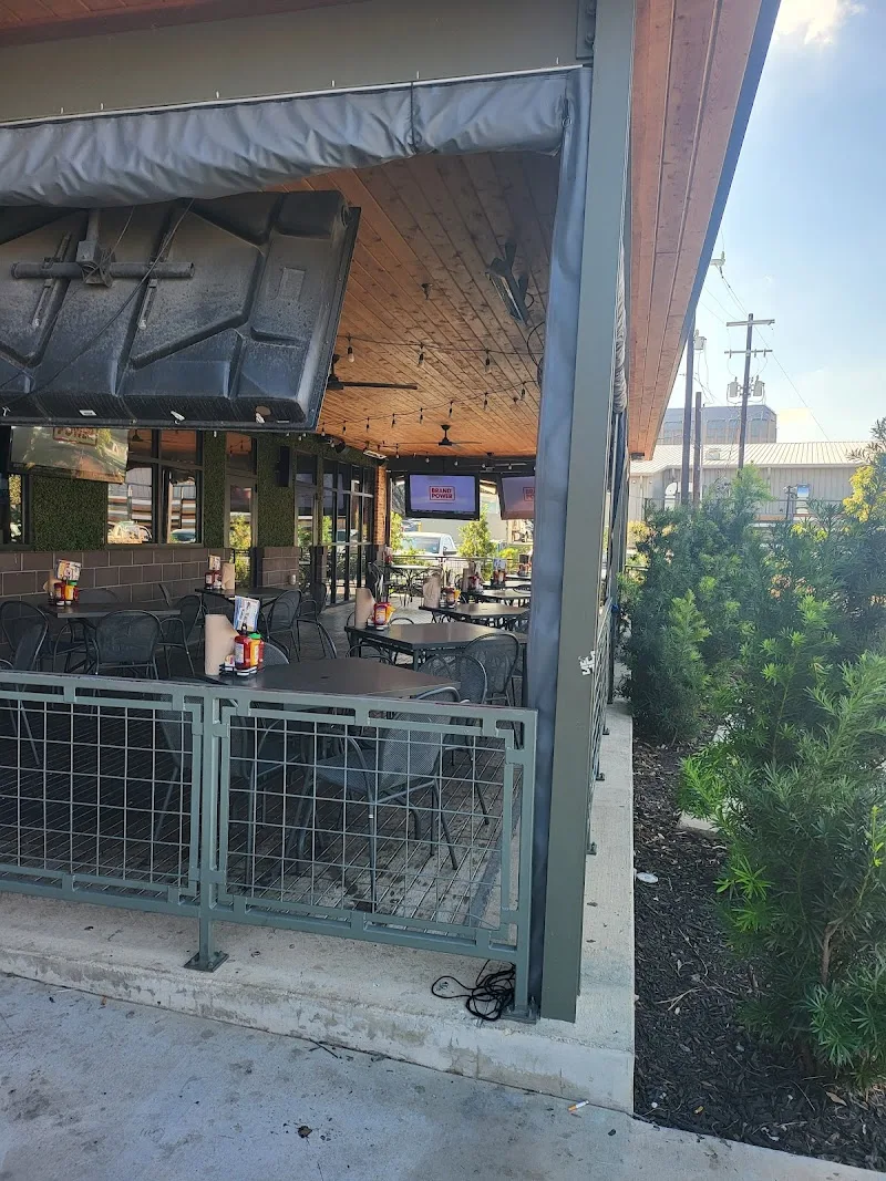 Pluckers Wing Bar