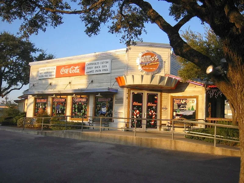 Willies Grill and Icehouse